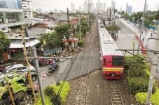 Tanah Bergeser, Jalur...