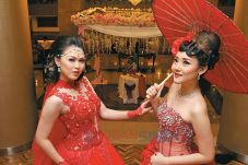 Busana Pengantin Serba...