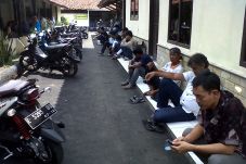 Polisi Berlakukan Jam...