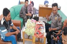 Reka Ulang, Kedua Sopir...