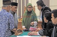Dituntut 2 hingga 4...