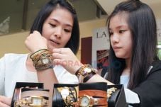 Trendy dengan Jam Tangan...