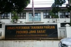 Polisi Geledah Kantor...
