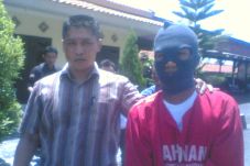 Kuli Bangunan Bius dan...