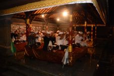 Pura Besakih Dikepung...