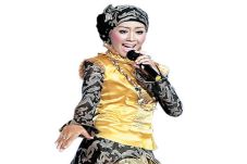 Bangga Kenakan Busana...