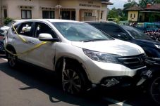 Pengendara Mobil CRV...