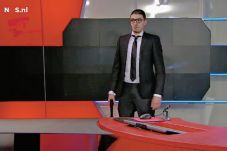Pria Bersenjata Ganggu...