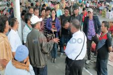 Pedagang Direlokasi...