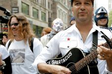 Tom Morello Siap Setara...