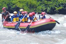 8 Instruktur Arum Jeram...