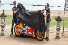 Penampakan RC213V Berbeda...