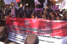 Ratusan Perangkat Desa...