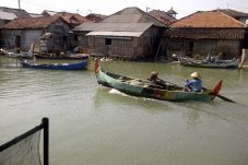 Larang Gunakan Cantrang,...