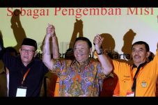 Golkar Kubu Agung Gelar...