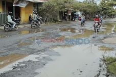 Rusak, Jalan Yos Sudarso...