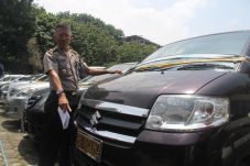 10 Mobil Barang Bukti...