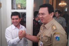 Gaji Tinggi PNS DKI...