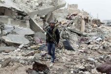 Diganyang Pasukan Kurdi,...