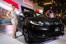 HR-V Berikan Sumbangan...
