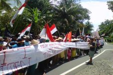 Warga Pesisir Tolak...