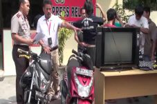 Polisi Ringkus Tiga...