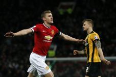 United Kembali Raih...