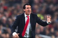 Pelatih Sevilla Tak...