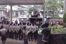 Mahasiswa Desak KPK...