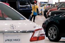 Toyota Prediksi Laba...