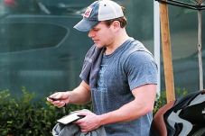 Matt Damon Setia dengan...