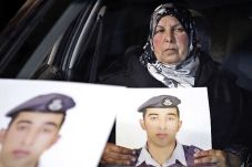 Putra Dibakar ISIS,...