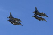 Lampiaskan Dendam, Jet...