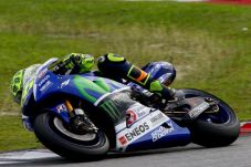 Rossi Iri Lihat Penampilan...