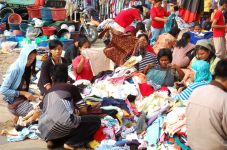 Omzet Jual Baju Bekas...