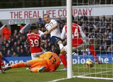 Bobol Gawang Arsenal,...