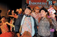 Nino Gracia Luncurkan...