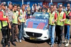 Polda Pamer Mobil Patwal...