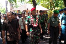 Tim Ekspedisi NKRI Jelajahi...