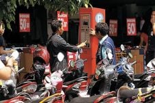 Parkir Meter Masih Menggunakan...