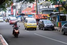 Angkot Berlakukan Tarif...