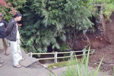 Akses Empat Dusun Putus