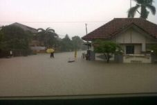 Bekasi Juga Diterjang...