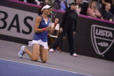 Caroline Garcia Bawa...