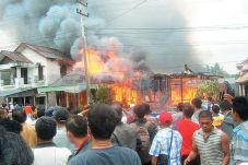 Empat Rumah di Pasar...