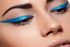 Tren Eyeliner Warna...