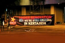 Tunggu Izin Keluar,...