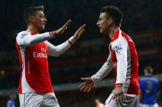 Arsenal Pecundangi Leicester...