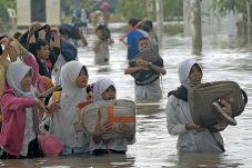 Banjir Mengancam hingga...