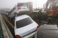 Ratusan Mobil Bertabrakan,...